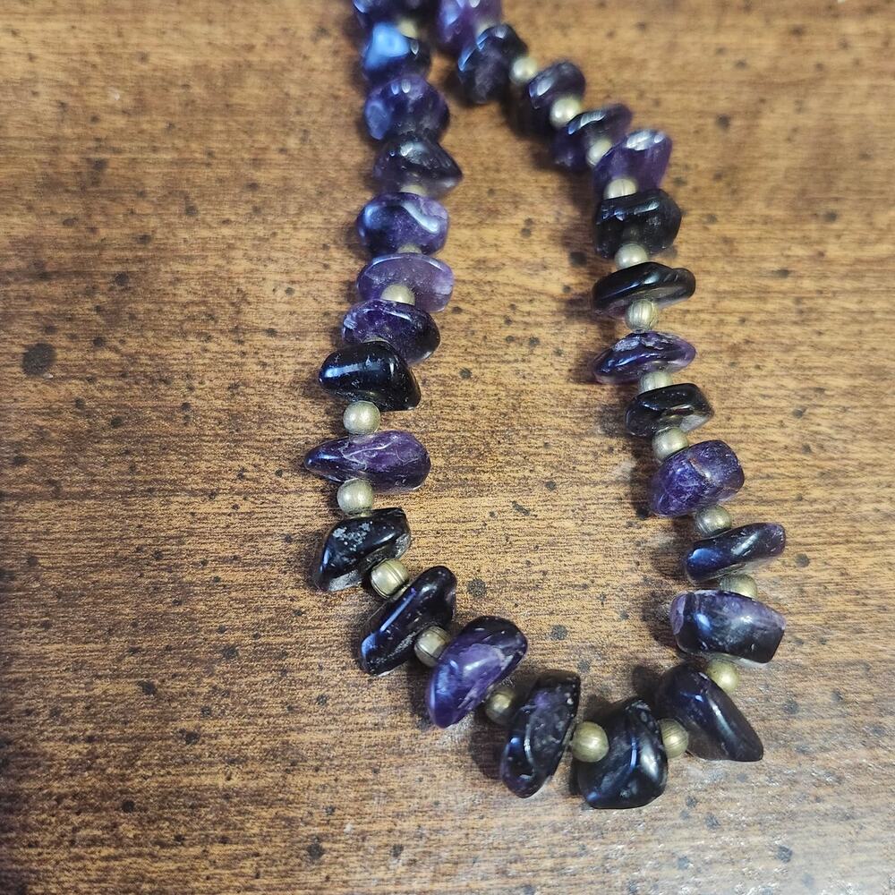 Vintage Amethyst Chip Necklace Purple Gemstone Brass Tone Barrel Clasp Boho 17" - Picture 9 of 11